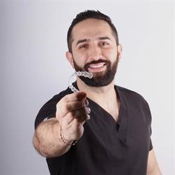 Dr. Rodrigo Eluani - Ortodoncista Clínica de Especialidades Dentales en Hermosillo (Periodista) - Horario de apertura